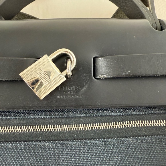 HERMÈS Herbag Zip 31 bag in Black - Picture 16 of 17